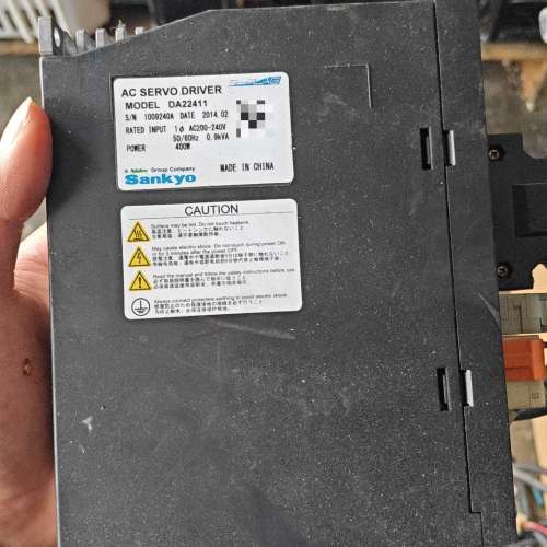 出售三协伺服驱动器和电机套装，型号分别是DA22411和MH