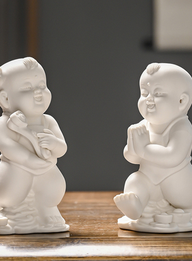 家居客厅玄关床头柜添丁小摆件