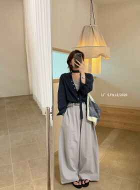 质感假两件衬衣 浅灰色配豹纹腰带气球裤