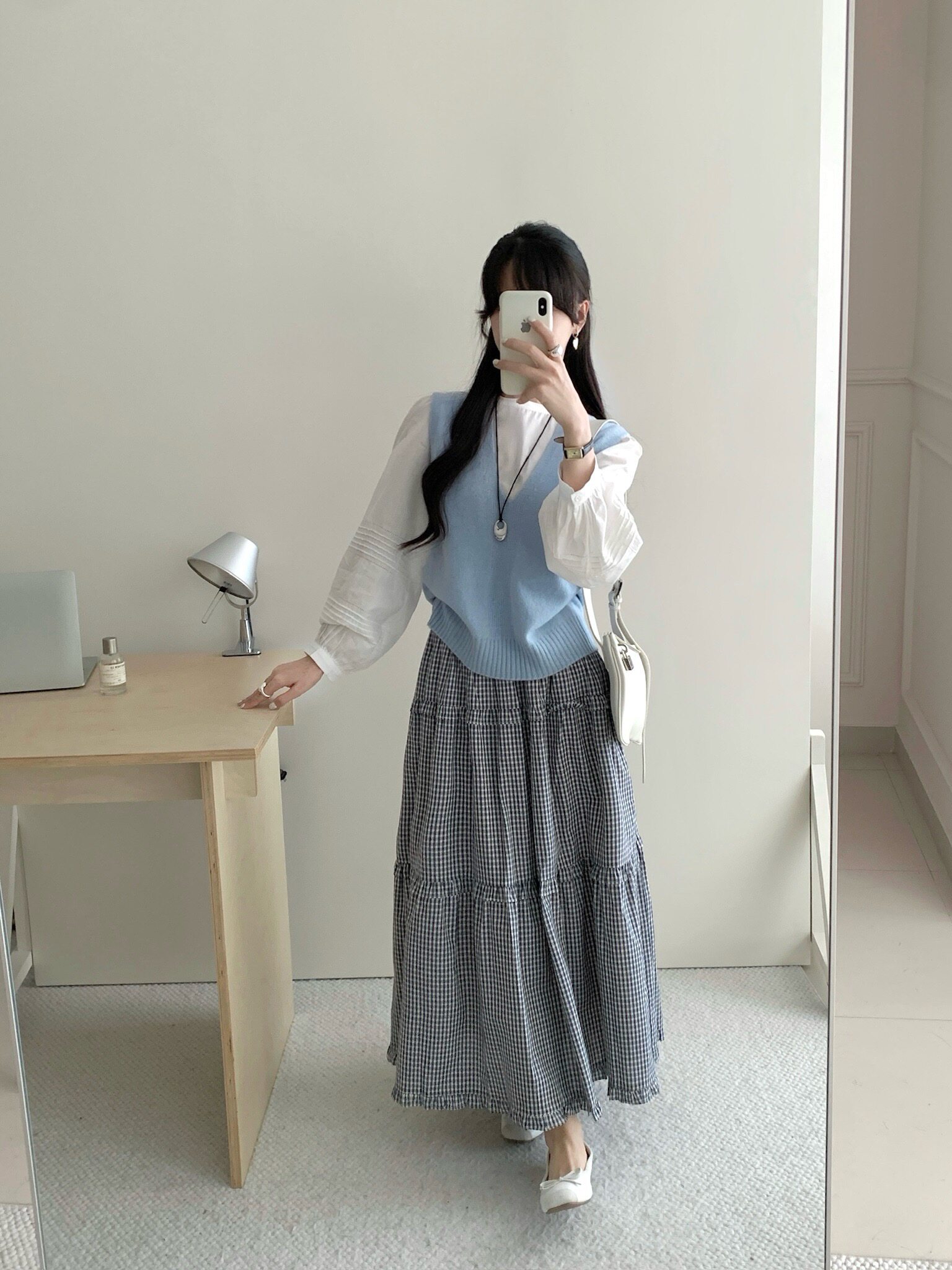韩系娃娃纯棉灯笼袖衬衣 v领含羊毛宽松马甲 松紧腰花边格子裙