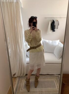 浅黄色圆领慵懒马海毛卷边领口毛衣 含天丝立体花朵刺绣钩花半裙