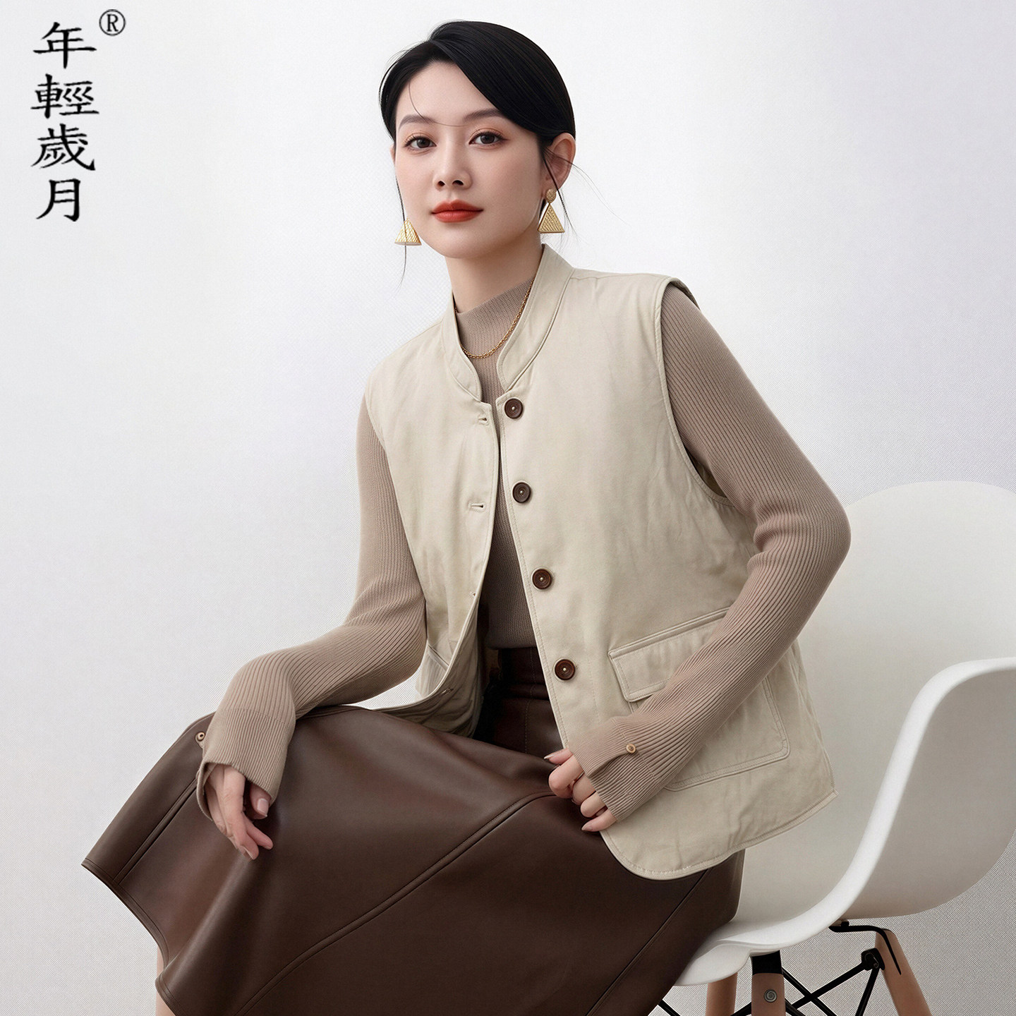 轻熟风立领高端麂皮鹅绒马甲女2026秋冬新款通勤百搭修身轻羽绒服