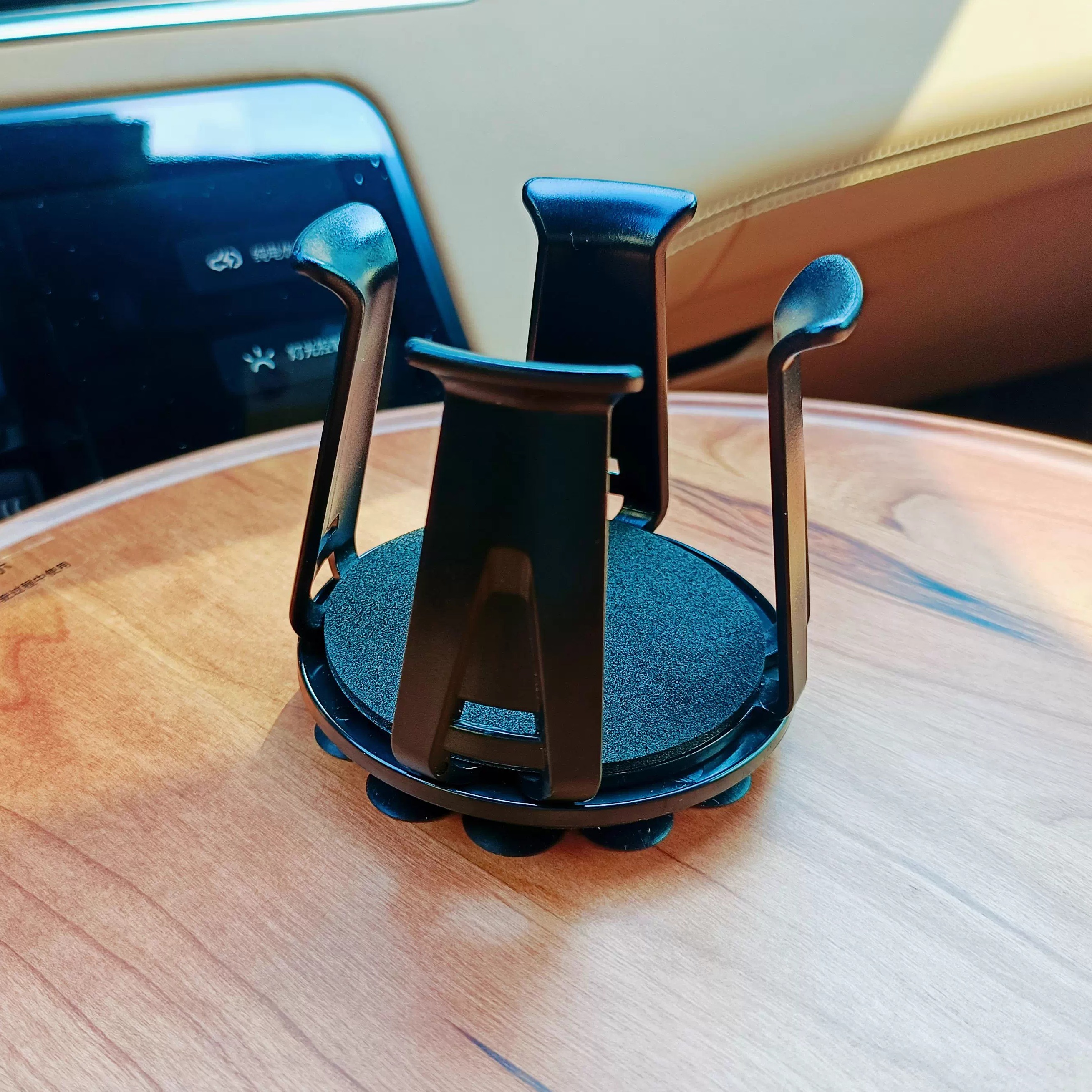 车载悬浮桌板吸盘防滑水杯架