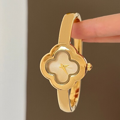复古四叶草手镯式女表轻奢通勤