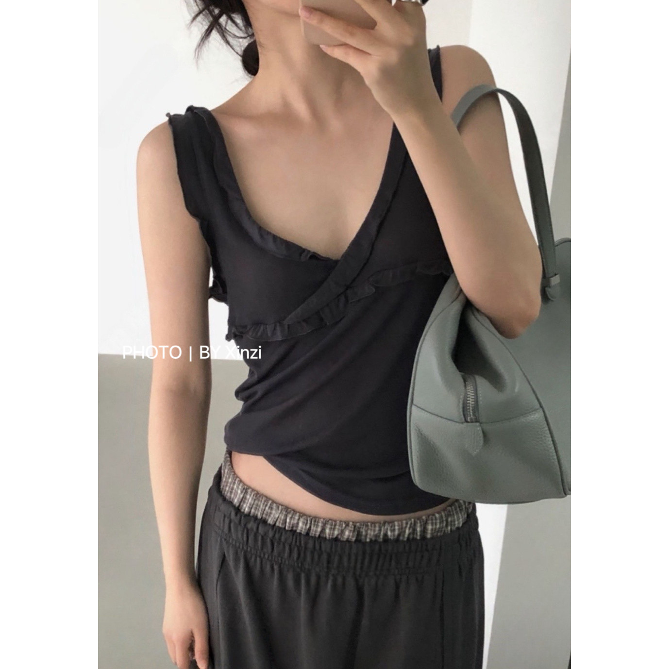 纯欲辣妹深V荷叶边修身吊带