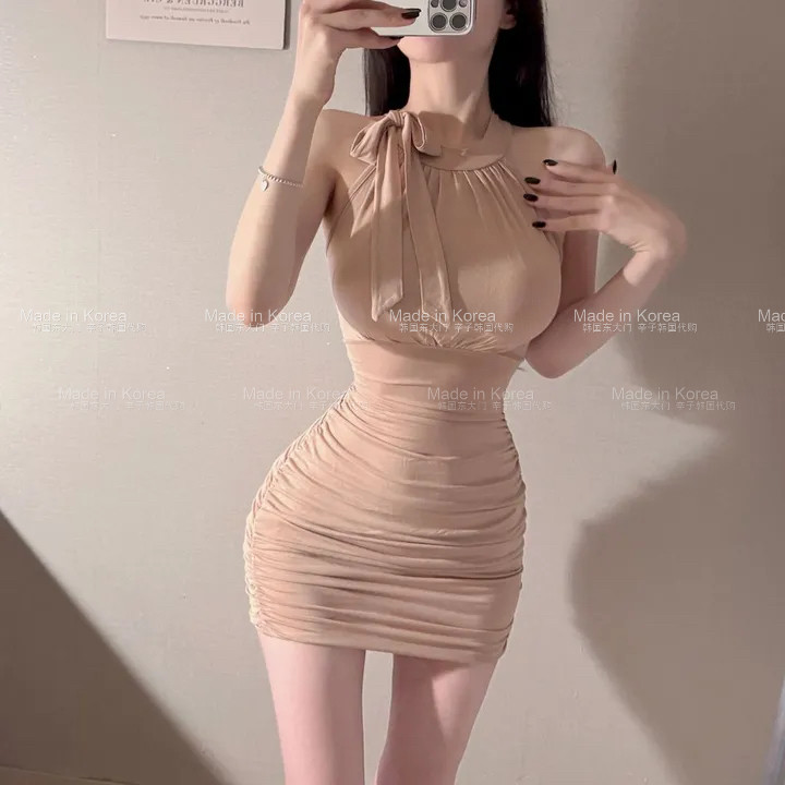 纯欲挂脖系带修身包臀连衣裙