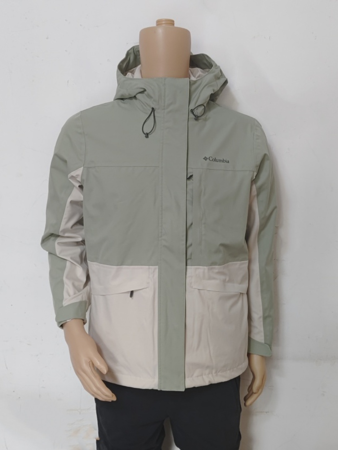 哥伦比亚防水防风XR4388冲锋衣