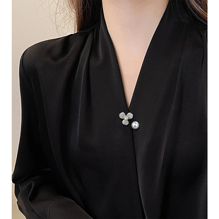 7Do超仙醋酸鸢尾领口防走光神器精致珍珠胸针扣固定衣服别针配饰