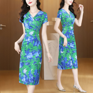 褶皱收腰显瘦性感V领裹身裙 法式 钉珠印花绿色连衣裙短袖 2026夏季