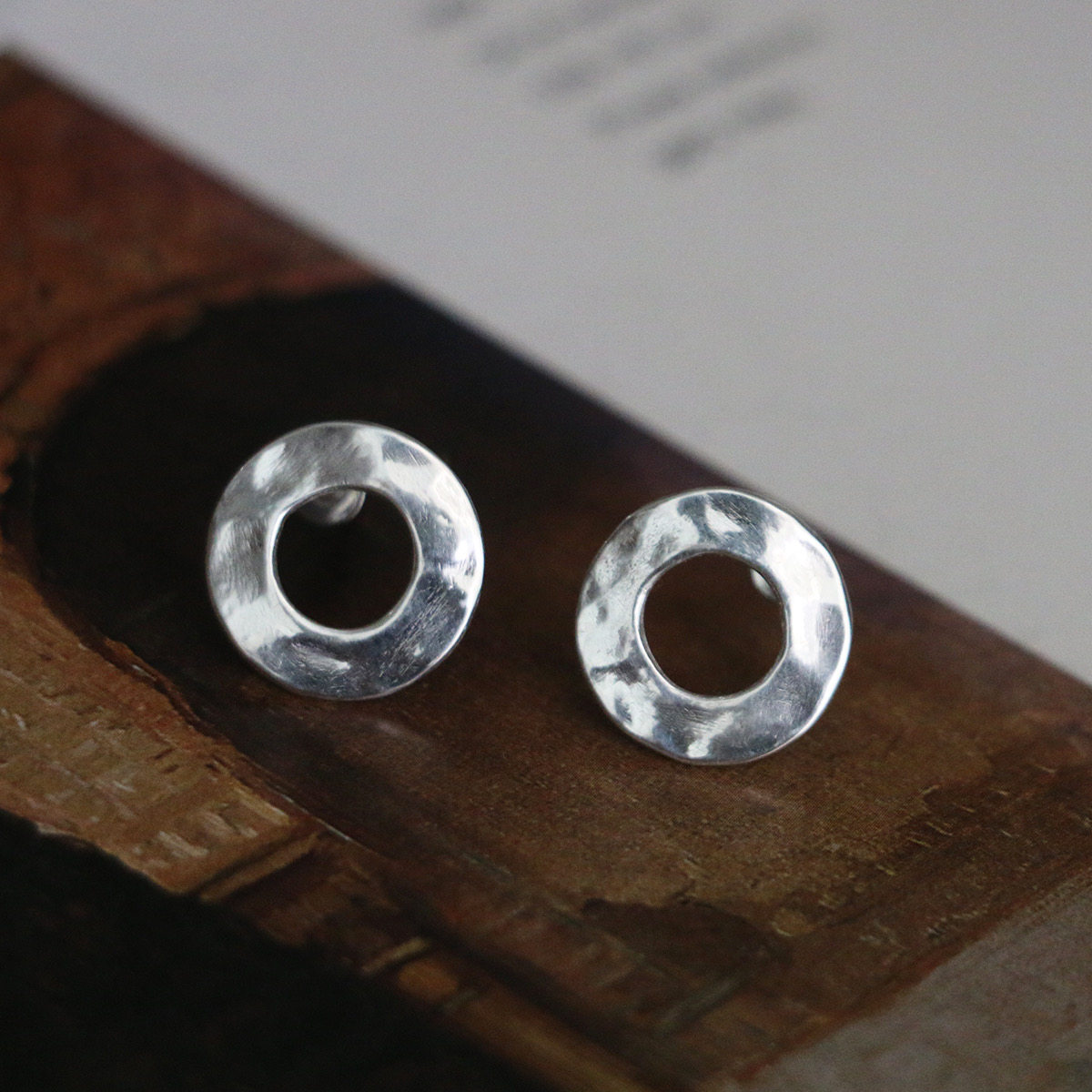 999纯银手工小众不规则锤纹圆圈男女通用耳钉复古百搭耳钉,饰品/流行首饰/时尚饰品新,耳钉,淘宝优惠券,粉丝福利购,淘宝优惠卷