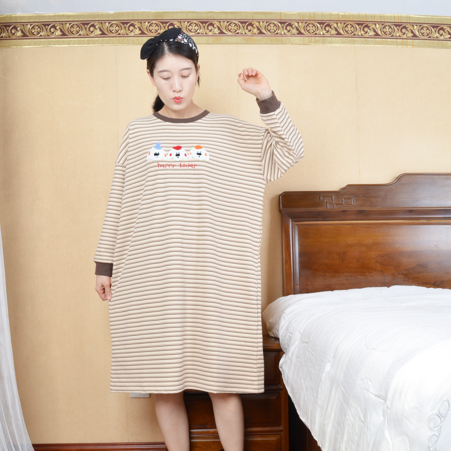 卡通小狗条纹长袖睡裙女德绒春秋季宽松圆领大码薄绒秋冬家居服,女士内衣/男士内衣/家居服,睡裙,淘宝优惠券,粉丝福利购,淘宝优惠卷