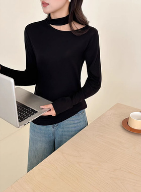 单款镂空露锁骨修身打底衫女2026年春新款设计感半高领纯色针织衫