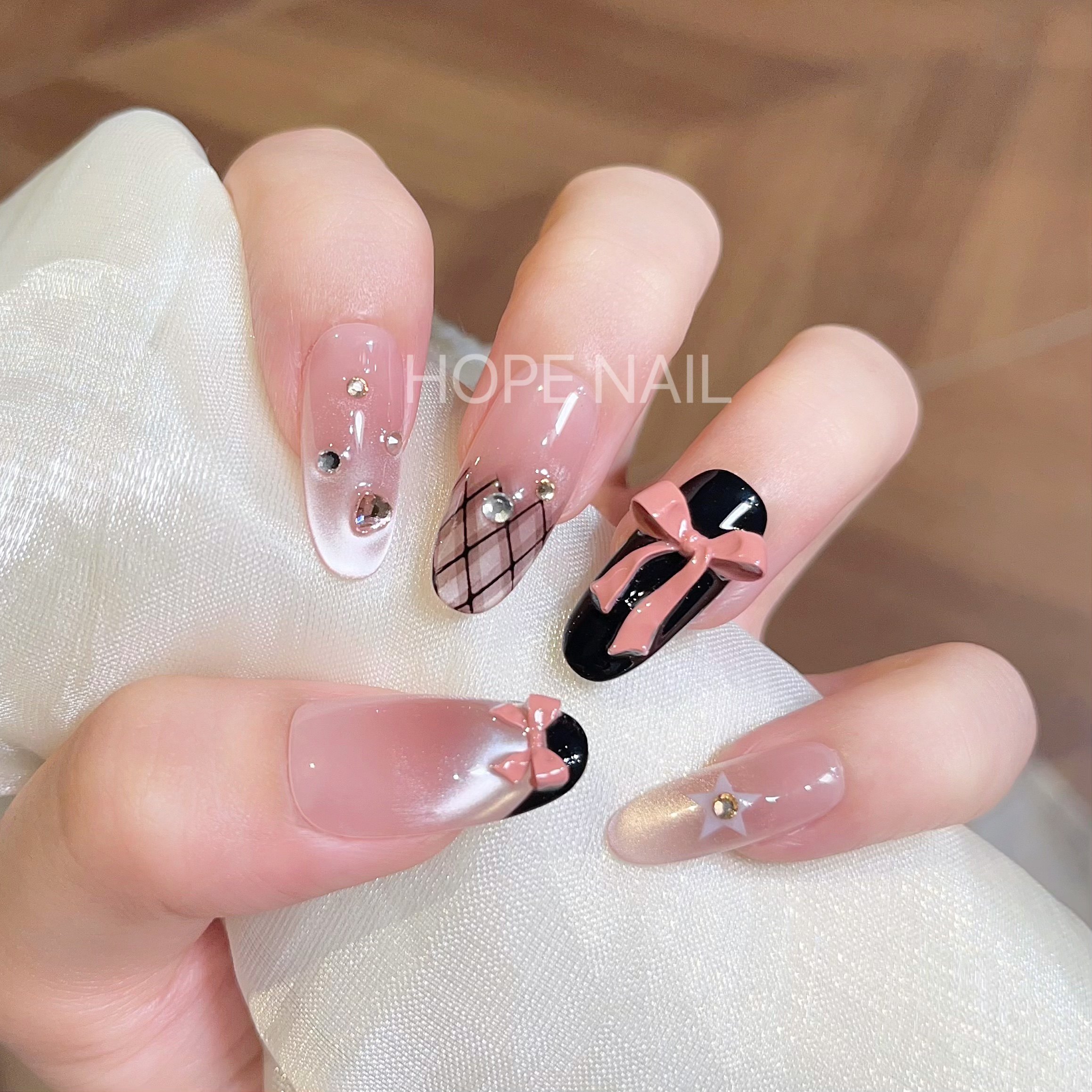 【黑莓粉黛】甜酷法式蝴蝶结猫眼手工穿戴甲气质高级短款美甲贴片,彩妆/香水/美妆工具,穿戴甲/甲片,淘宝优惠券,粉丝福利购,淘宝优惠卷