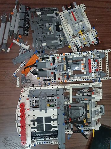 LEGO正品乐高42100 机械科技系列 利勃海尔R9800