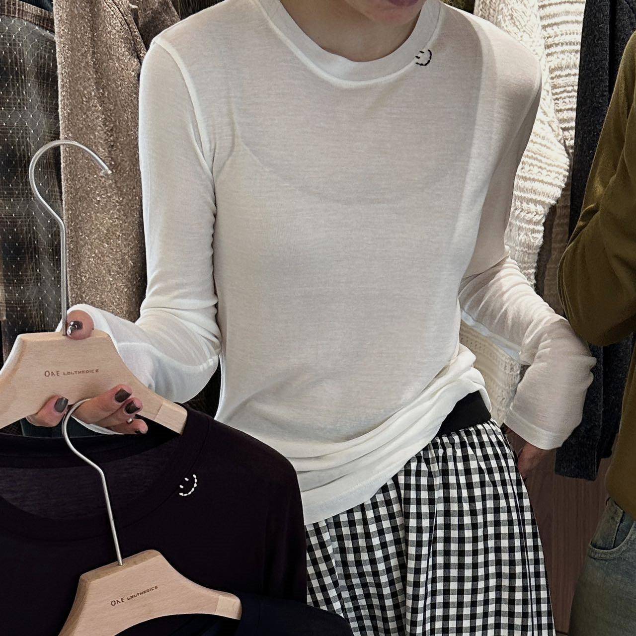 秋季one11933韩版宽松天丝圆领长袖T恤女休闲笑脸刺绣打底衫上衣