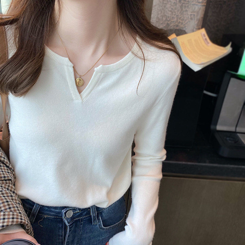 白色针织打底衫女2025早秋新款上衣小香风西装内搭V领春秋毛衣