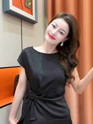 高级感收腰显瘦短袖小衫