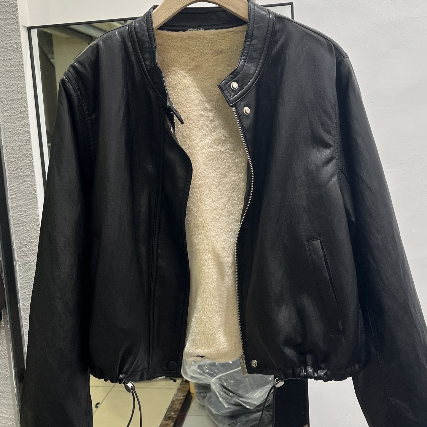 加绒加厚圆领PU小皮衣外套女冬季