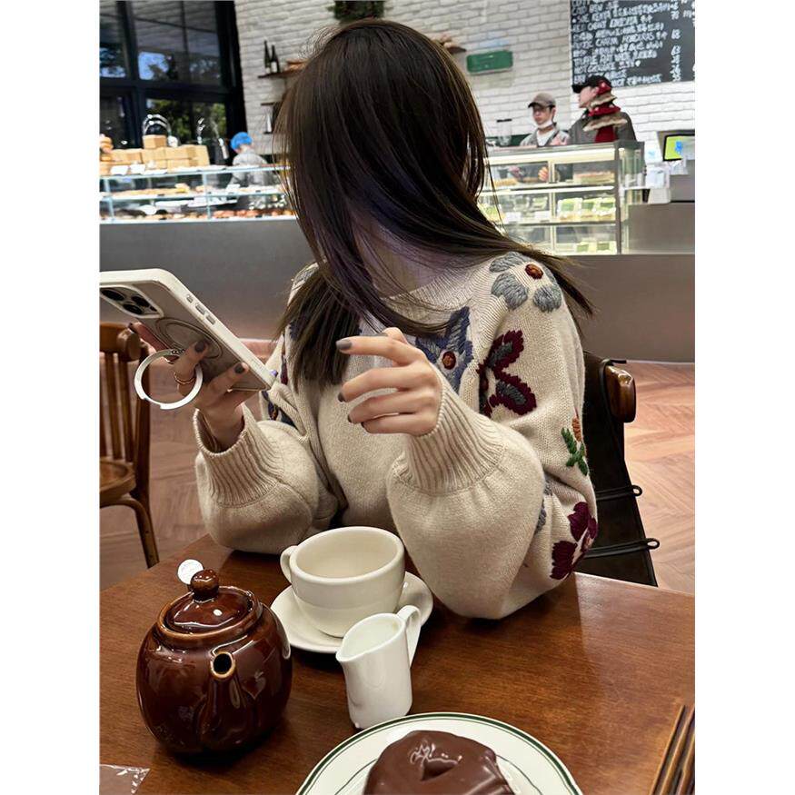 早秋重工花朵加厚圆领毛衣女2025新款秋冬季小个子内搭针织衫上衣
