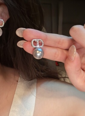 法式气质轻奢高级感字母CD耳钉灰色珍珠镶钻耳环女小众设计感耳夹