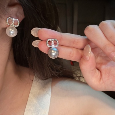 法式气质轻奢高级感字母CD耳钉灰色珍珠镶钻耳环女小众设计感耳夹