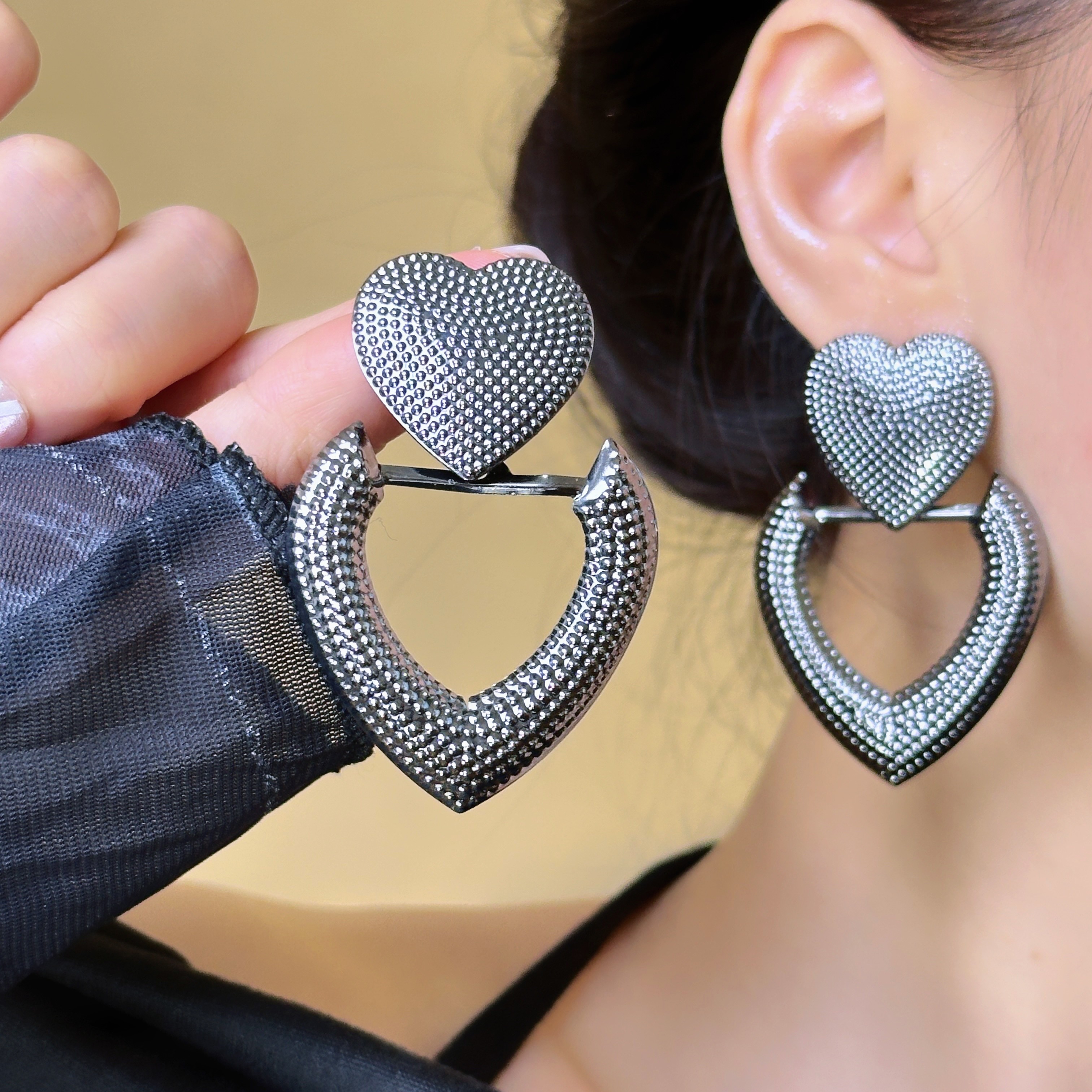 复古爱心耳环冷淡风简约时尚小众气质夸张心形耳钉2024新款潮耳饰