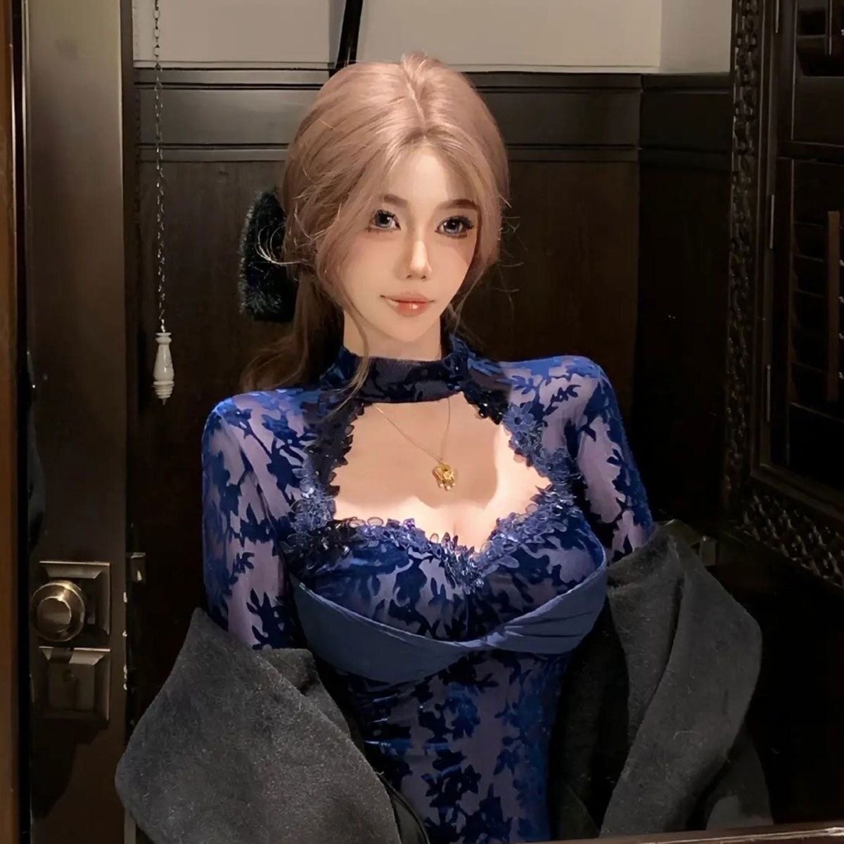 大码mm赫本风黑色蕾丝拼接长袖连衣裙女秋季新款设计修身显瘦长裙
