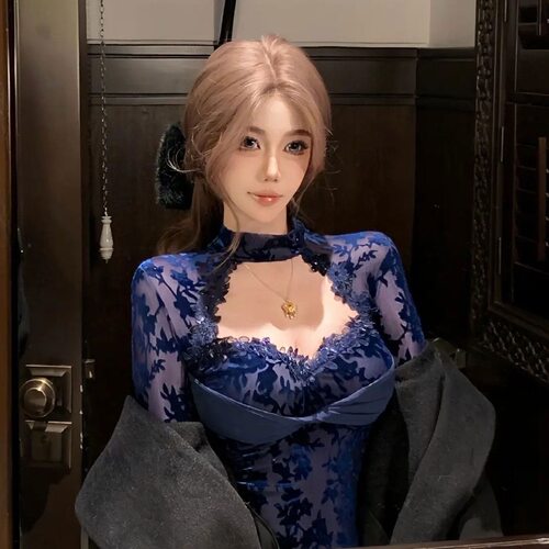 大码mm赫本风黑色蕾丝拼接长袖连衣裙女秋季新款设计修身显瘦长裙