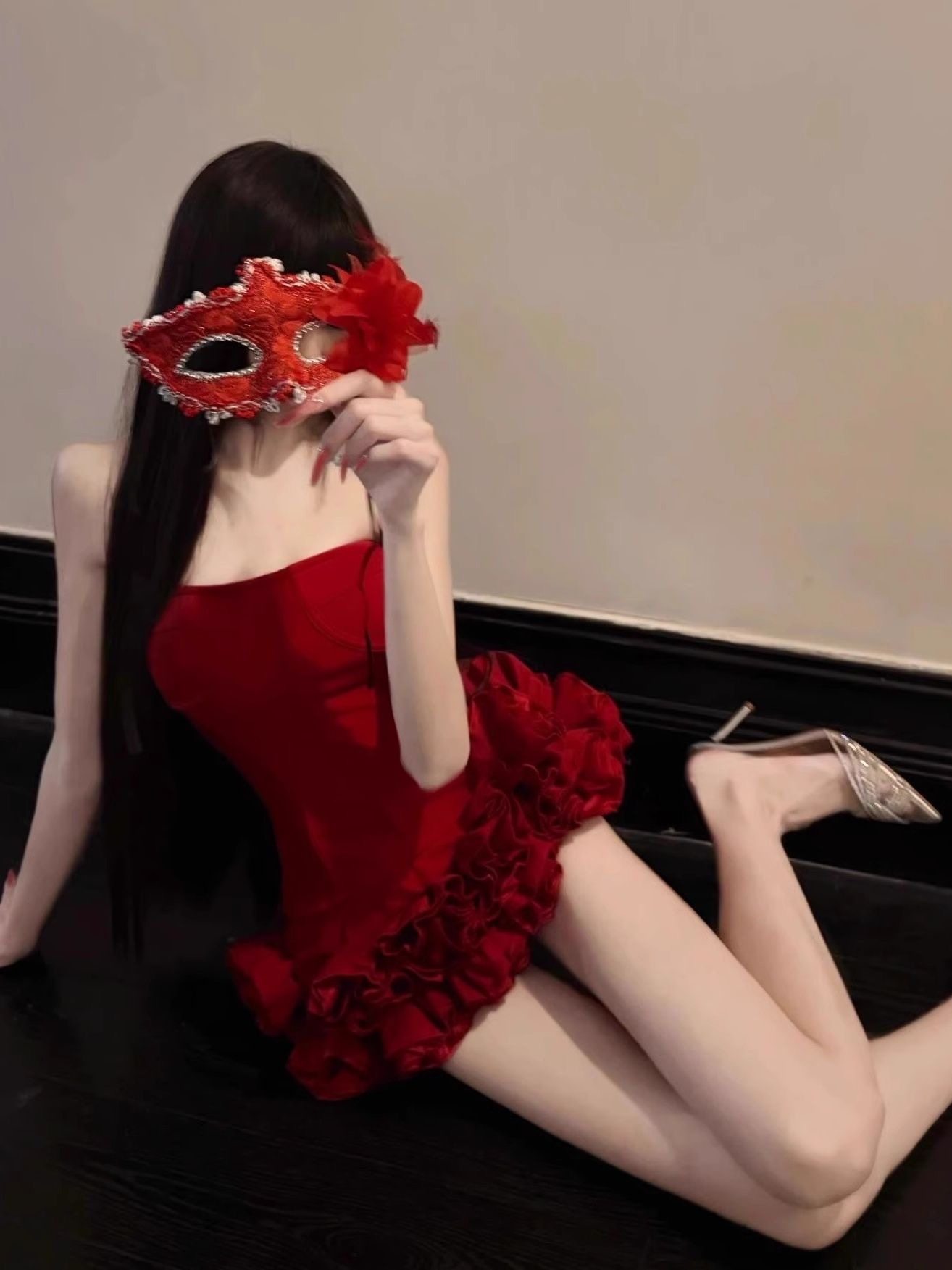 甜辣高级感礼服一字肩抹胸连衣裙夏季新款纯欲修身显瘦包臀短裙女