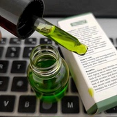 蕴含30种植物精华 英国 亢老淡黑班精华20Ml