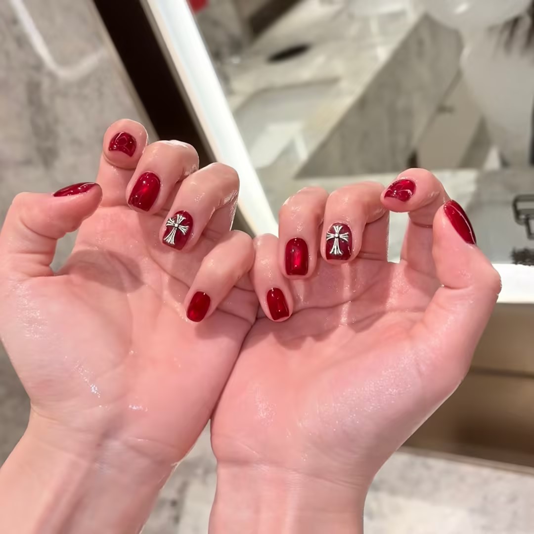 秋冬红色猫眼显白十字架可卸美甲