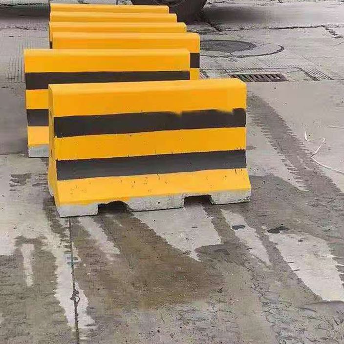 交通设施水泥隔离墩道路防护栏防撞墩公路警示墩混泥土水泥石墩子