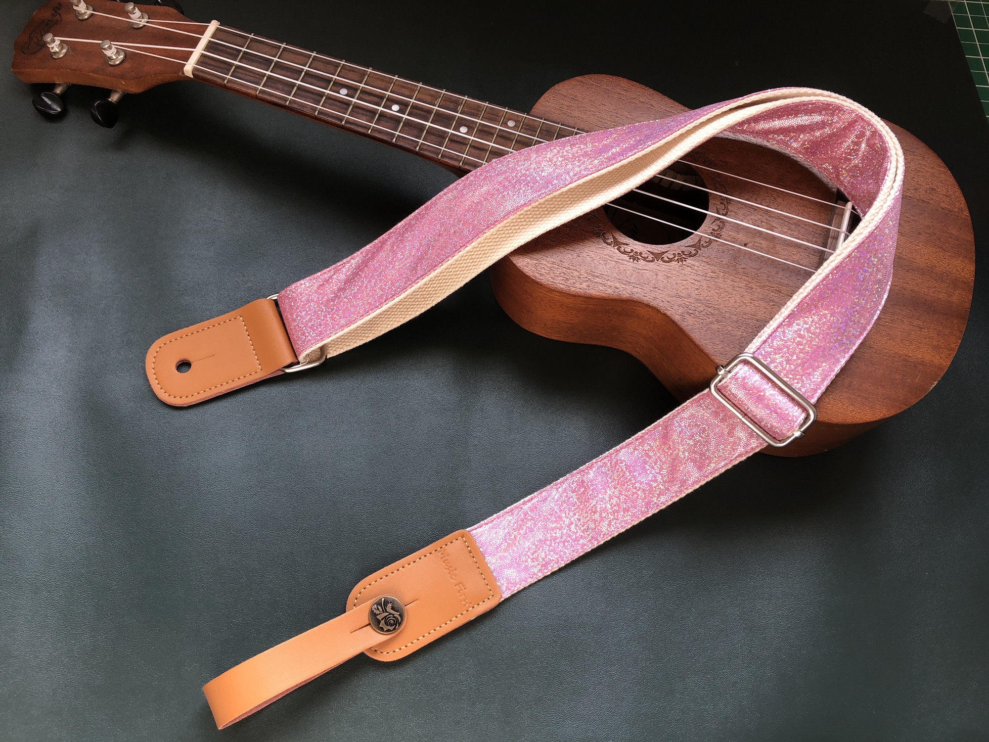 纯手工柔软舒适Bling粉色尤克里里带含琴头带尾钉ukulele strap
