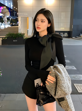 韩系黑色蝴蝶结绑带长袖t恤女2025秋冬新款设计感内搭打底衫上衣