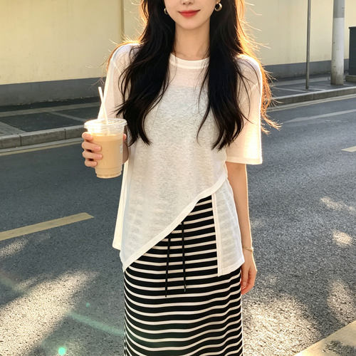 新款不规则白色薄款防晒短袖T恤女夏季宽松开叉微透罩衫短款上衣