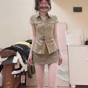 纯欲甜酷风格子短袖衬衫卡其色包臀短裙小个子显高辣妹穿搭套装
