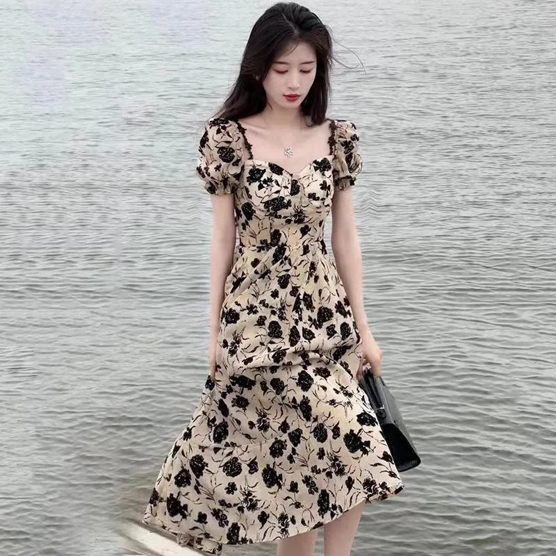 法式赫本风干枯玫瑰短袖碎花连衣裙女夏季梨形身材气质修身长裙子