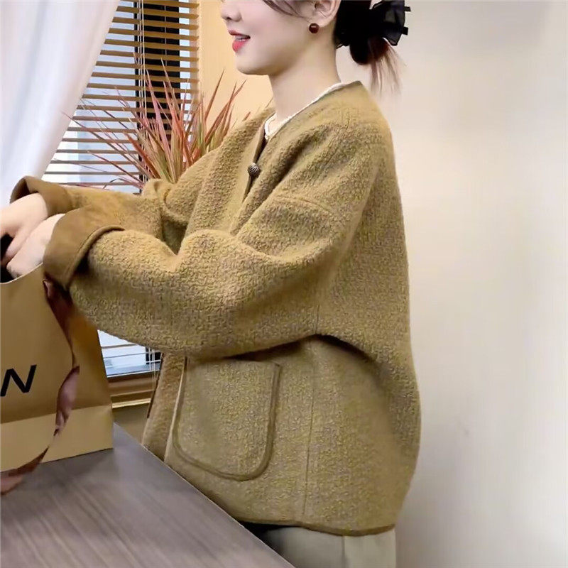 爆款小香风外套女短款2025秋季新款加厚休闲高级感皮毛一体上衣潮