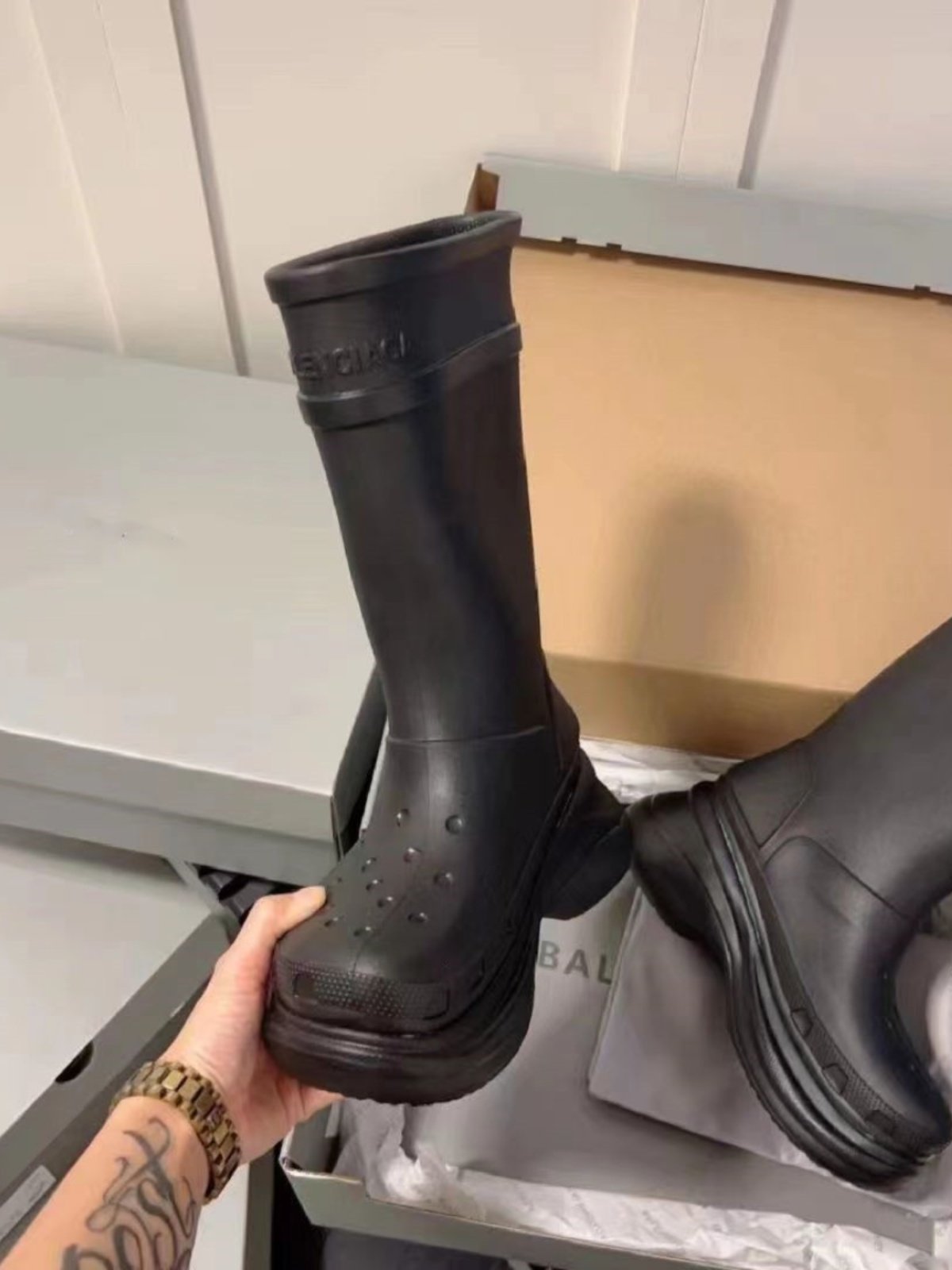 파리 홀인더월 부츠 ASIGE 인터넷 연예인 공동 브랜드 장화 두꺼운 밑창 방수 및 미끄럼 방지 작은 기사 부츠