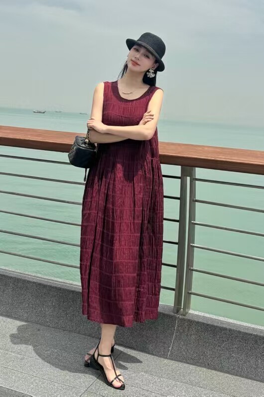 00后欧洲站2025年新款时尚高档百搭高定真丝轻奢通勤连衣裙