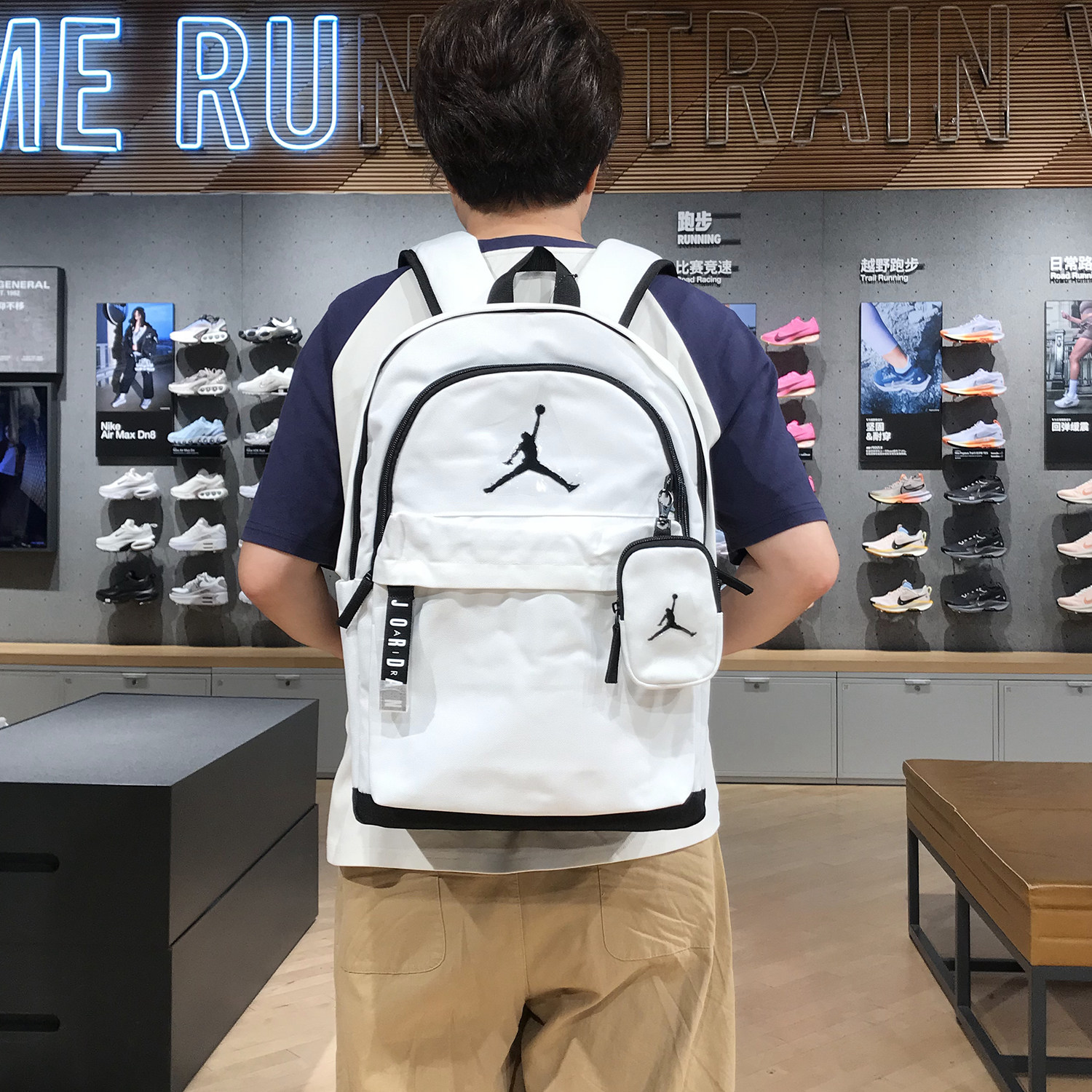 耐克NIKE电脑双肩背包学生书包