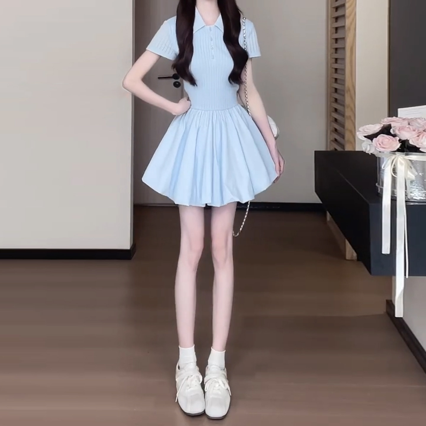 蓝色polo领连衣裙子女夏季2026新款高级感小个子收腰显瘦花苞短裙