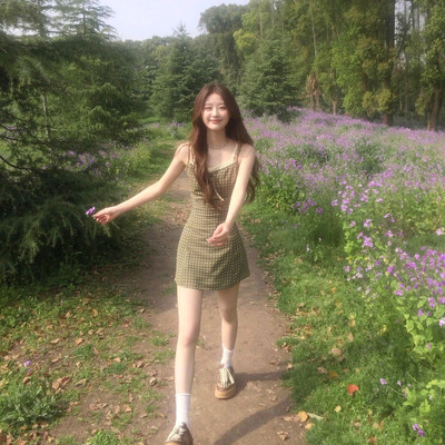 法式复古绿色波点吊带连衣裙女夏收腰显瘦小个子度假风气质短裙子