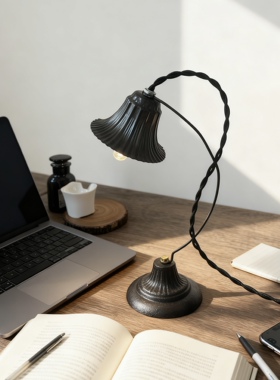 小众中古做旧铃铛台灯工业风艺术装饰灯卧室书桌氛围感ins风灯具