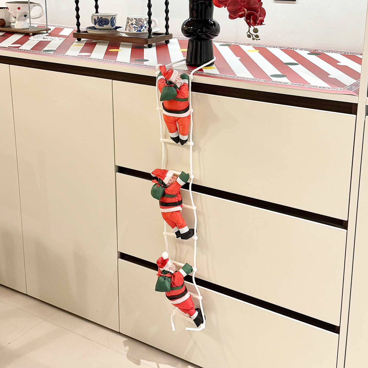 圣诞老人爬绳玩具入户门橱柜家居布置节日装饰品挂件氛围场景装扮