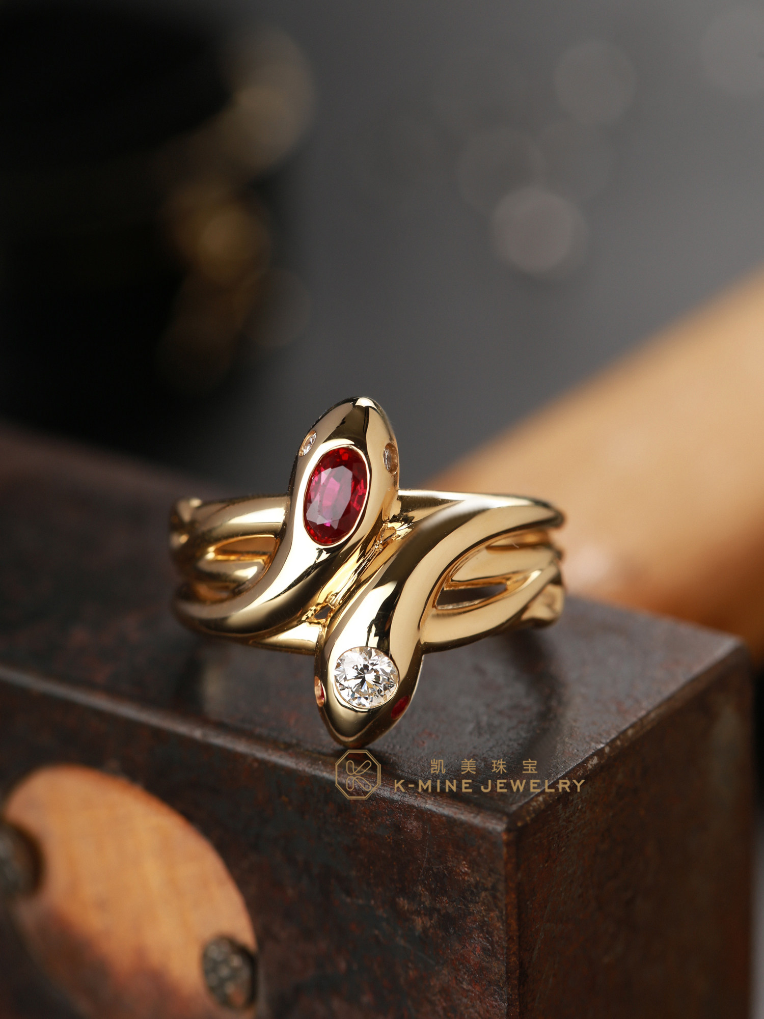 凯美珠宝18K金红宝石钻石双头蛇戒设计女戒指帅气时髦古典可定制