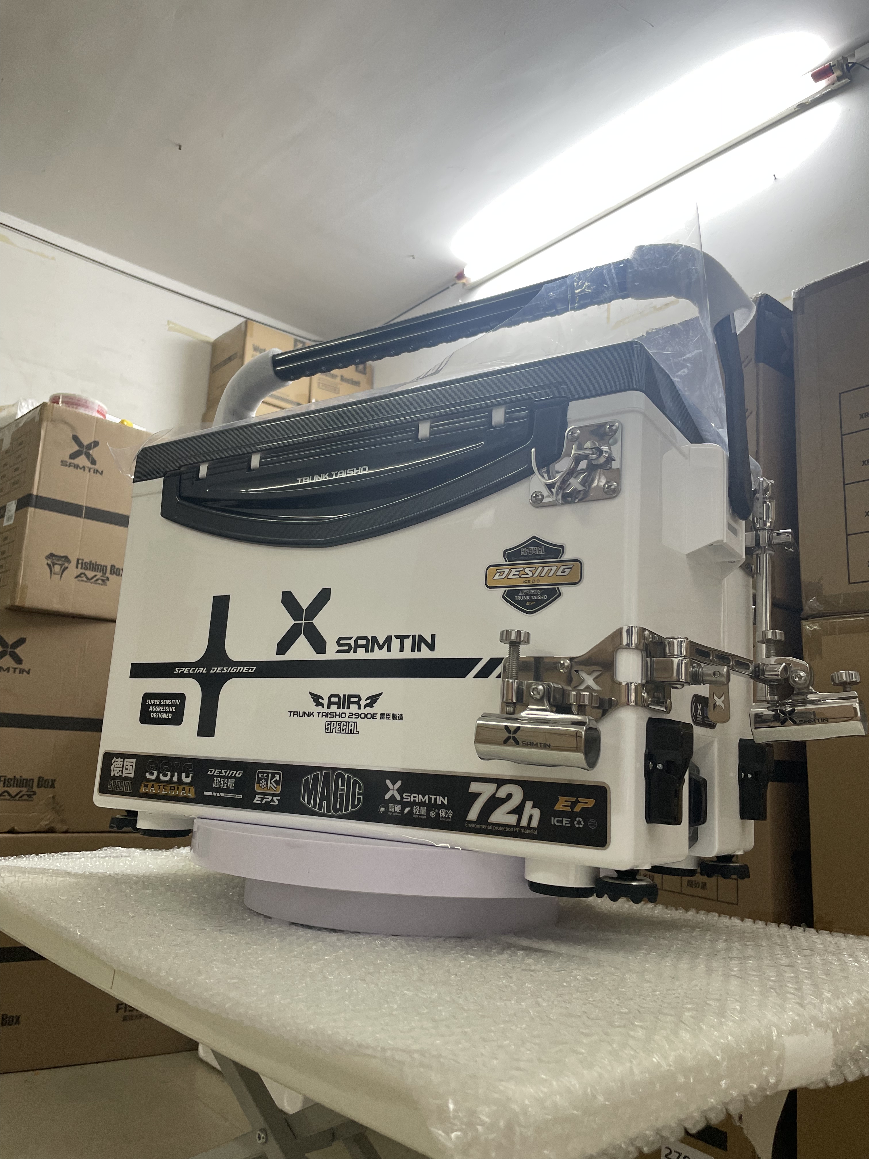 雷臣2900E钓箱新款碳素盖钓箱超轻加硬保温渔具箱29L保温升降脚图片