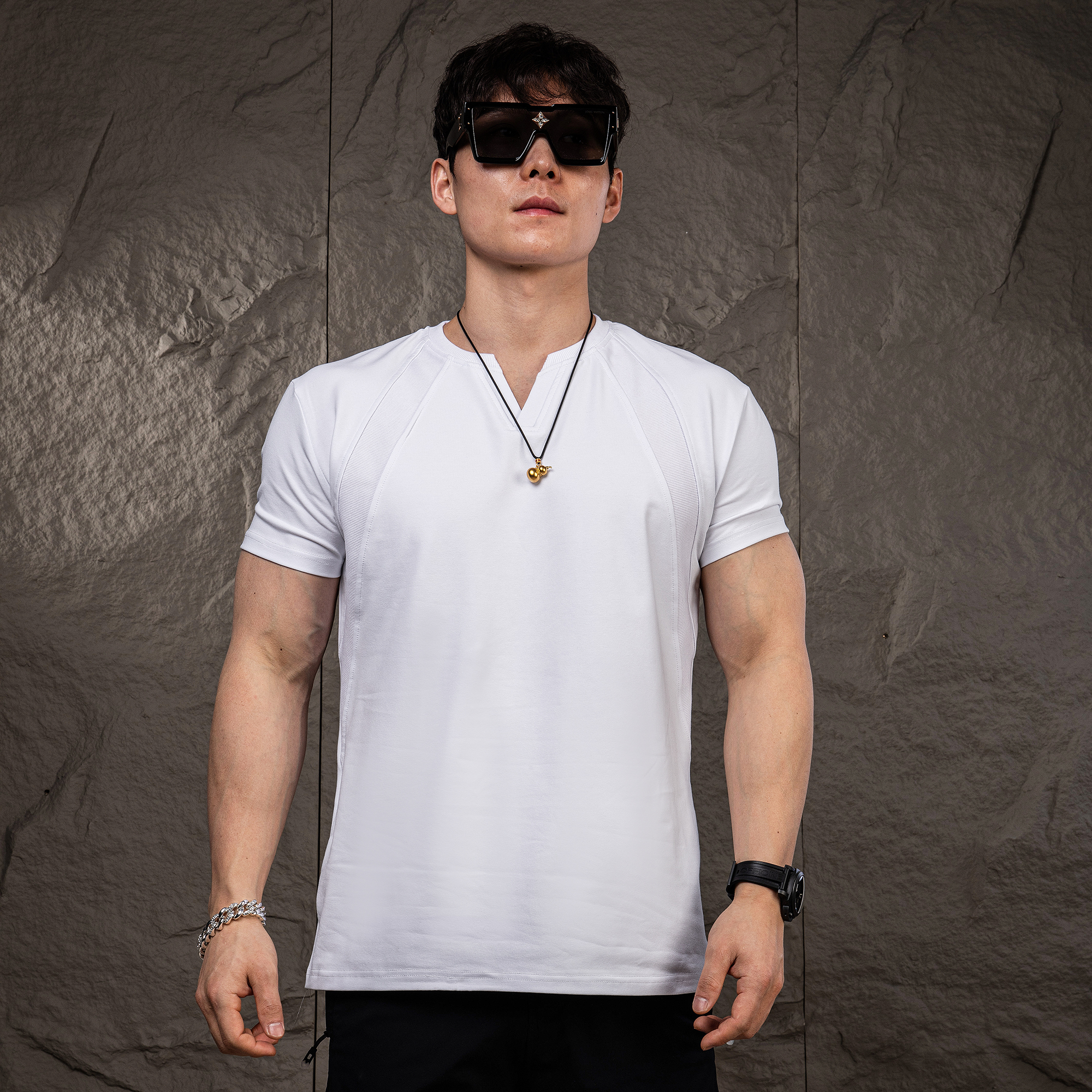 MAKN领纯色健身型透气潮牌弹性t