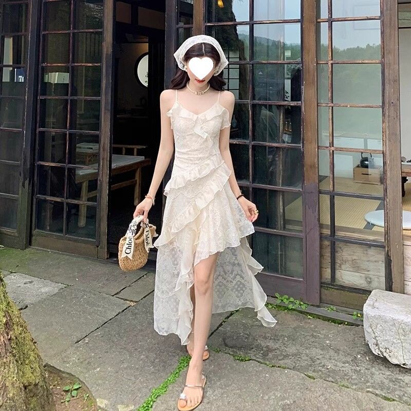 法式小个子性感吊带连衣裙女夏季温柔风显瘦收腰蕾丝不规则长裙子