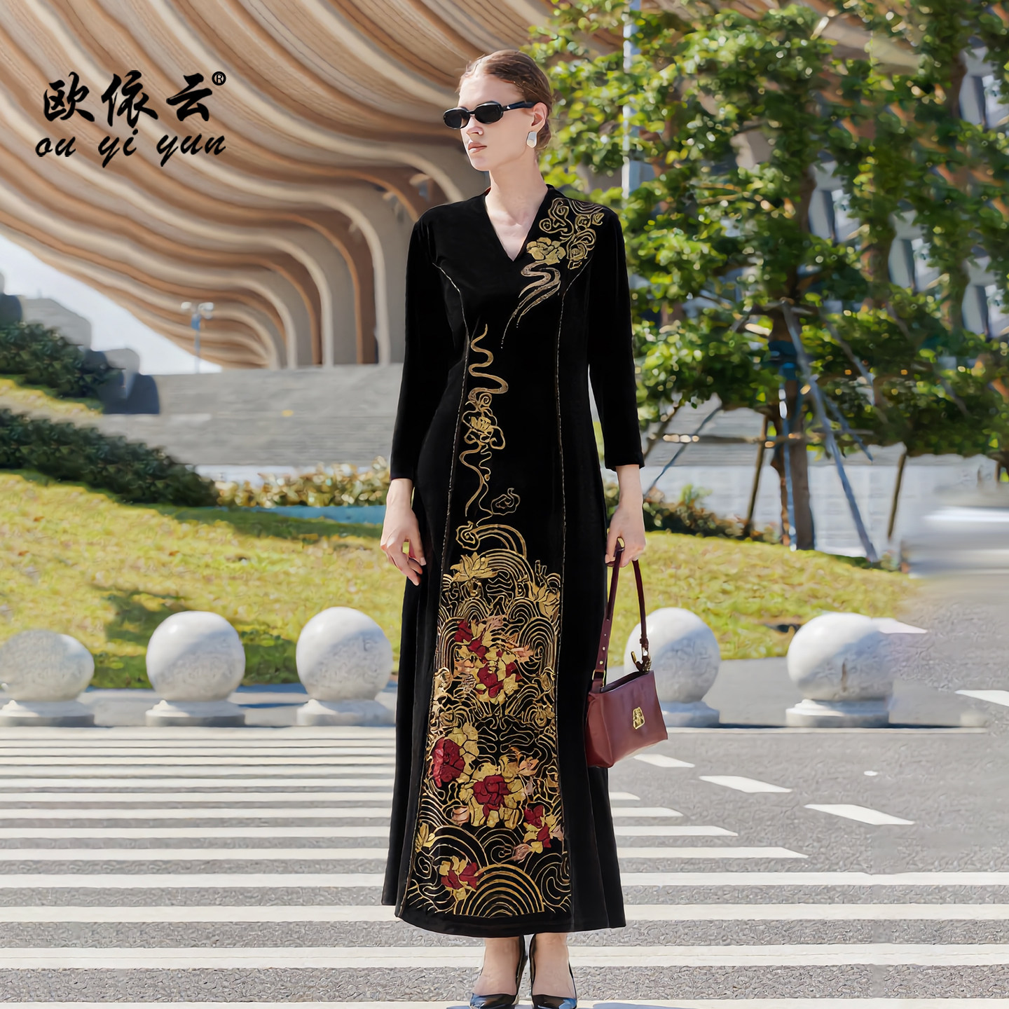 高贵华丽刺绣婚宴妈妈礼服长裙子图片